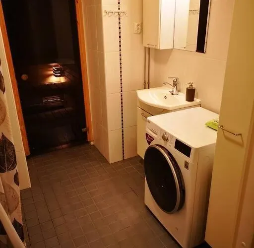 Mukava Asunto Saunalla Ja Isolla Parvekkeella! * Тампере