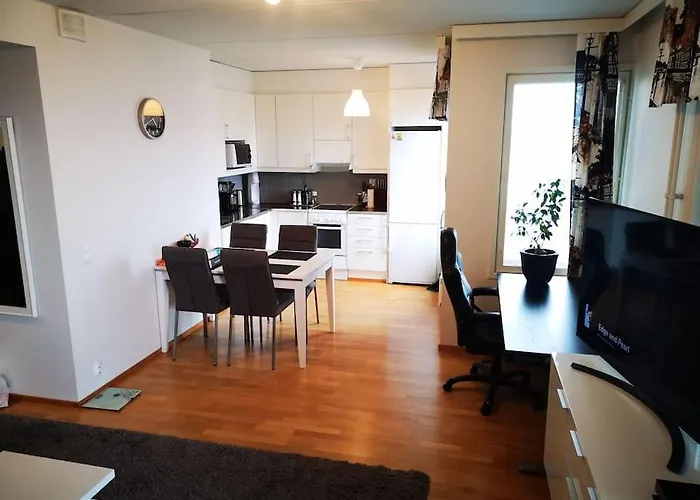 Mukava Asunto Saunalla Ja Isolla Parvekkeella!